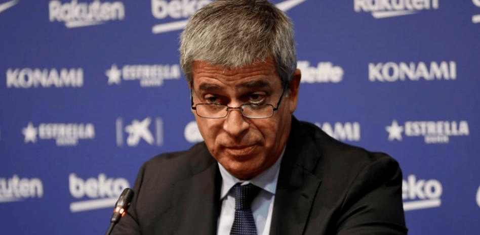 与扎哈维交, 而且梅西希, 雕像