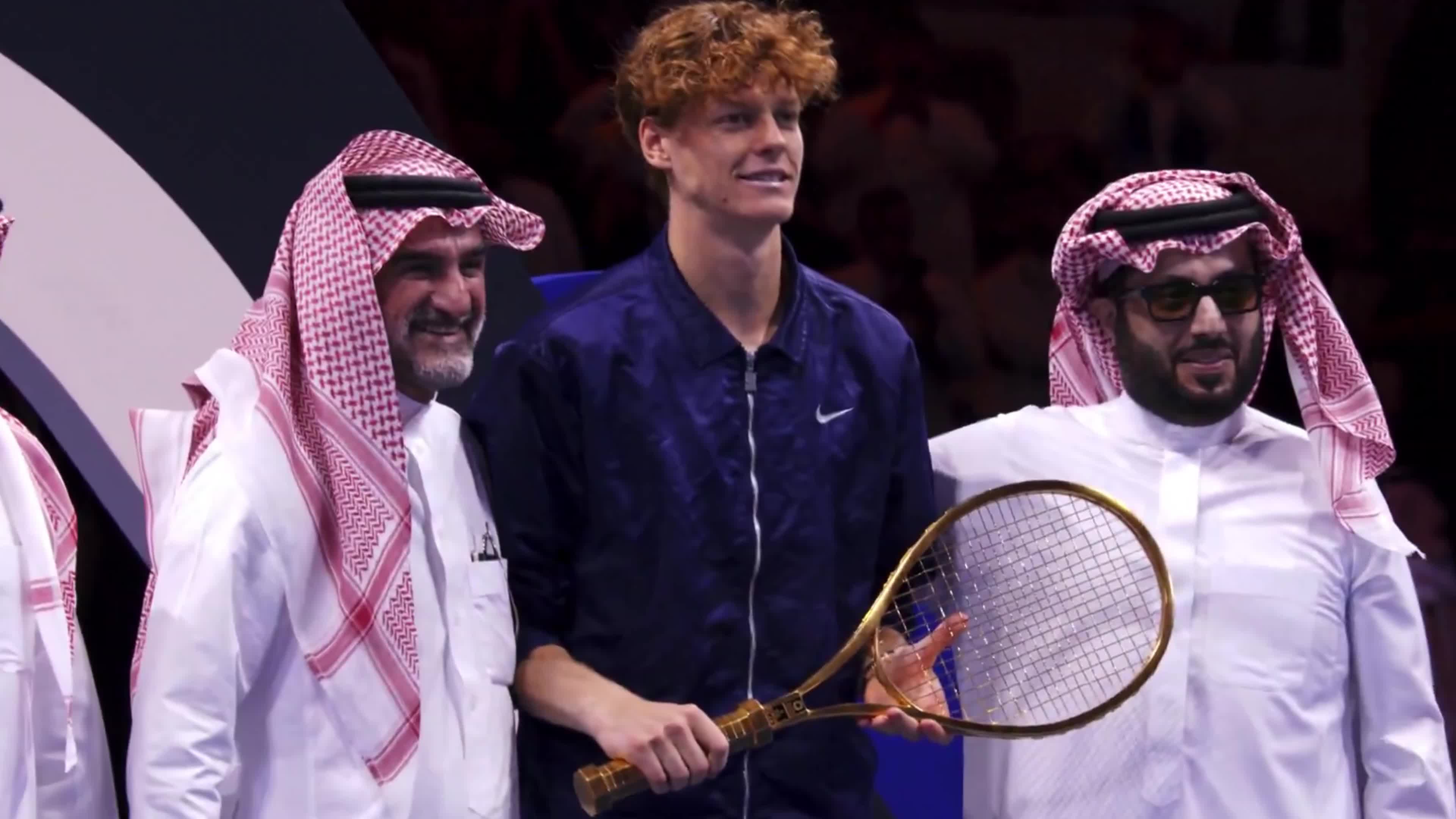 绩改写为, 冠军, 外加 绩改写为, 冠军, 外加